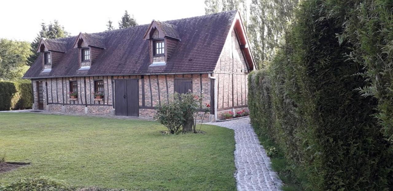 Le Petit Gite De La Varenne Saint-Hellier Kültér fotó